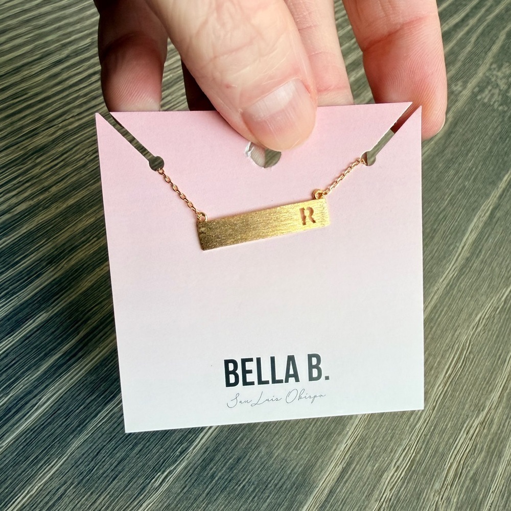 Gold Bar Initial Necklace "R" - Picture 2 of 3